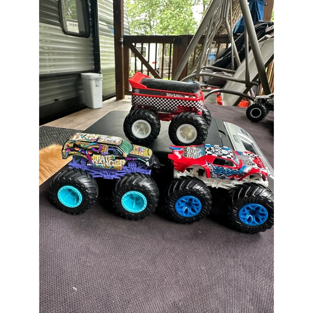 Hot Wheels Monster Trucks Lot of 3 Crate Danger VW‎ Drag Bus Night Shifter 1:64